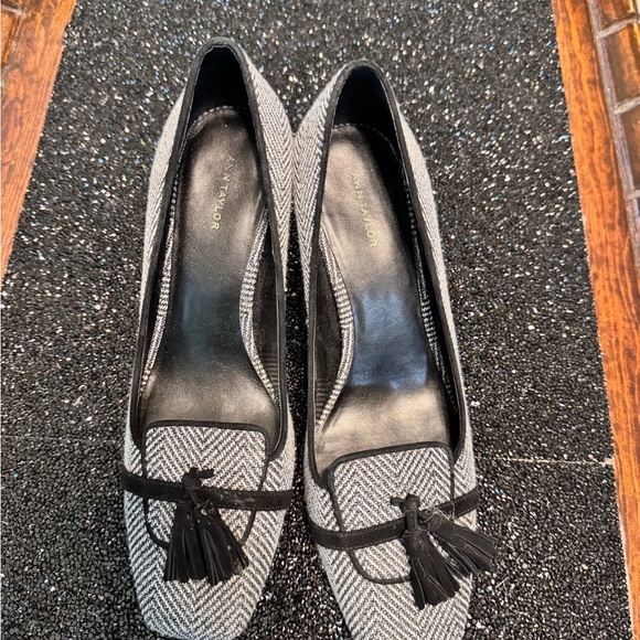 Ann Taylor Black and Gray Flats with Premium Leather - Picture 1 of 12